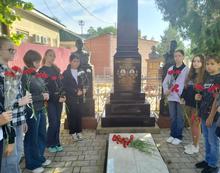 Акция «Цветы у обелисков» в день Памяти братьев-героев