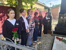 Акция «Цветы у обелисков» в день Памяти братьев-героев